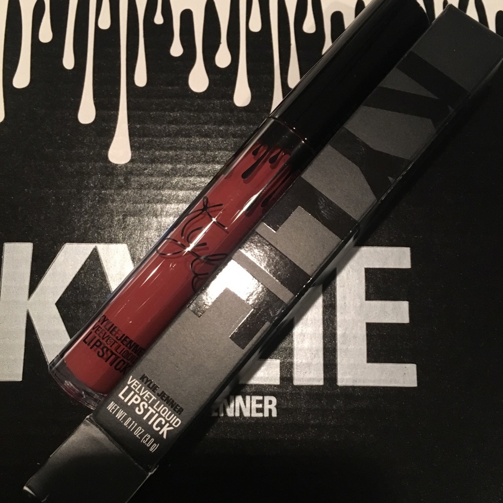NIB!! Kylie Velvet Liquid Lipstick in BRAT